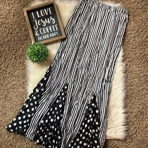 📍SOLD📍Design Today Skirt